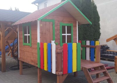 Kolorowy domek dla dzieci